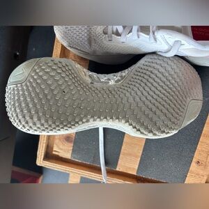 Nike invincible 1 size 11. Barely used. A classic